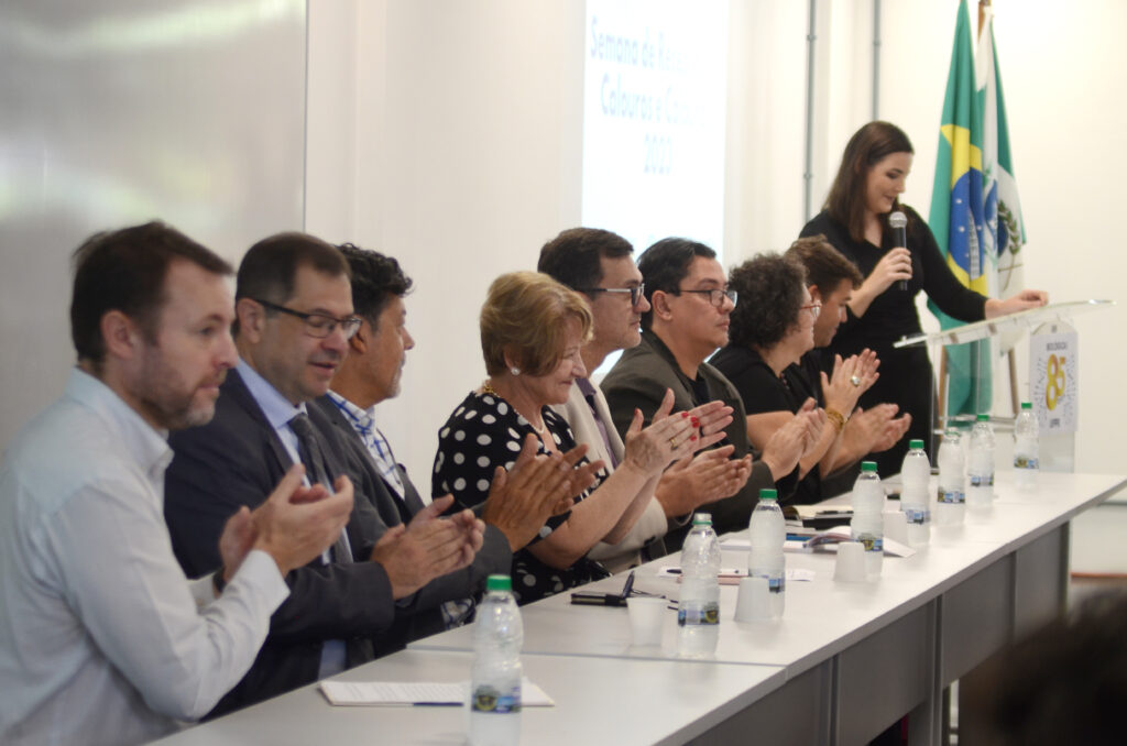 Mesa diretiva da Solenidade de Abertura da Semana de Recepção aos Calouros 2023.